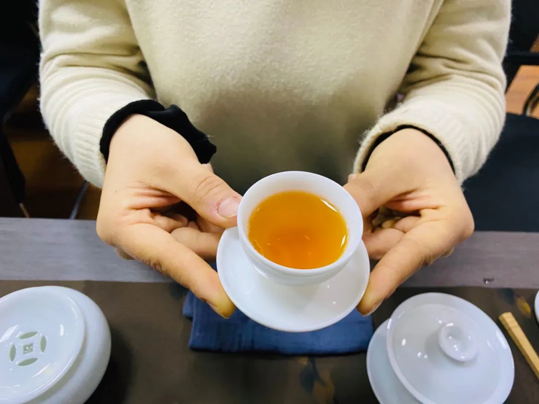 女神節快樂!三月花盛,品茗人生。